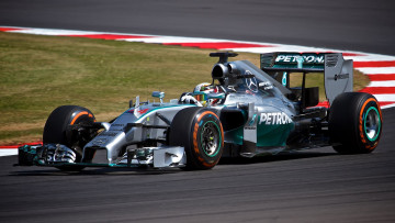 обоя lewis hamilton - formula one world champion 2014, спорт, формула 1, гонщик, болид, трек