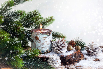 Картинка праздничные новогодние+свечи жолуди свеча ветка еловая шишки
