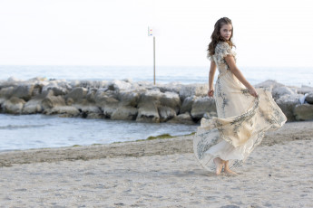 Картинка девушки barbara+palvin модель платье море берег пляж