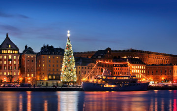 обоя города, стокгольм , швеция, xmas, новый, год, design, merry, christmas, стокгольм, city, город, lights, night, decoration, украшения, tree, рождество, holiday, celebration, stockholm, улица, елка