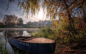 Картинка корабли лодки +шлюпки река туман лодка осень