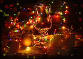 Картинка праздничные угощения мандарины бокал свечение