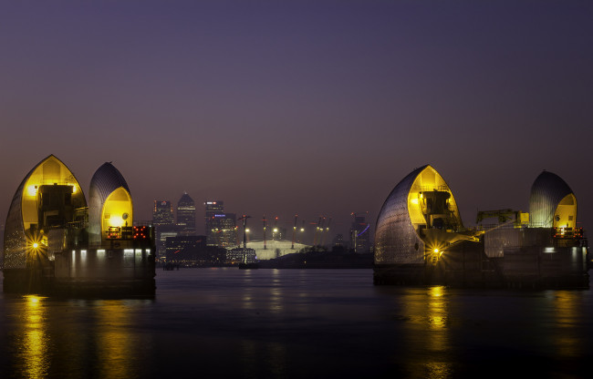Обои картинки фото города, лондон , великобритания, река, огни, дома, ночь, лондон, англия