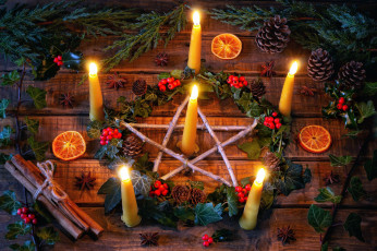 Картинка праздничные новогодние+свечи шишки свечи корица
