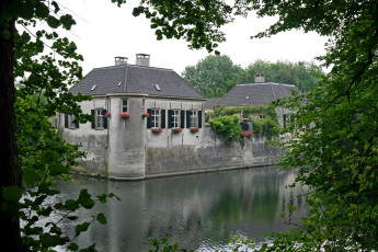 Картинка castle oijen holland города дворцы замки крепости цветы вода