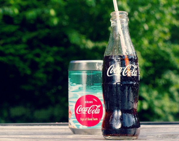 Обои картинки фото coca-cola, бренды, напиток, бутылка, соломинка, банка