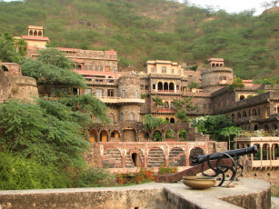 Картинка города -+дворцы +замки +крепости индия neemrana fort крепость пушка дворец