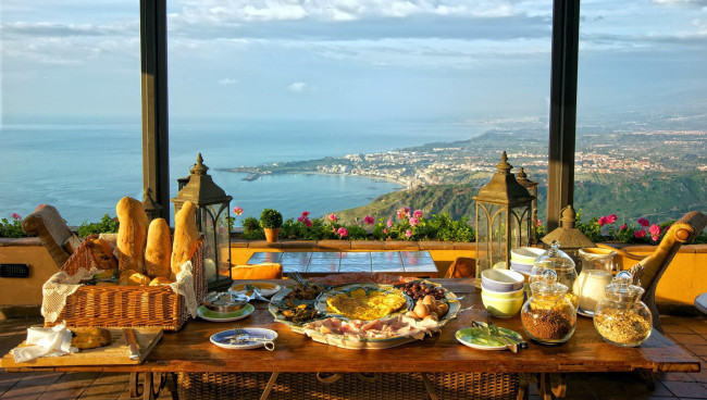 Обои картинки фото еда, разное, терраса, панорама, стол, специи, ассорти, хлеб