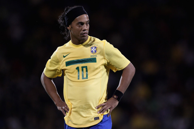 Обои картинки фото спорт, футбол, football, ronaldinho, brazil, роналдиньйо