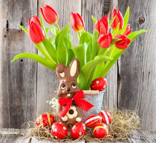 Обои картинки фото праздничные, пасха, easter, eggs, bunny, tulips, red, яйца, тюльпаны, flowers