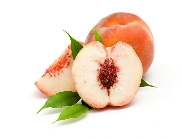 Обои картинки фото еда, персики,  сливы,  абрикосы, белый, фон, листья, персик