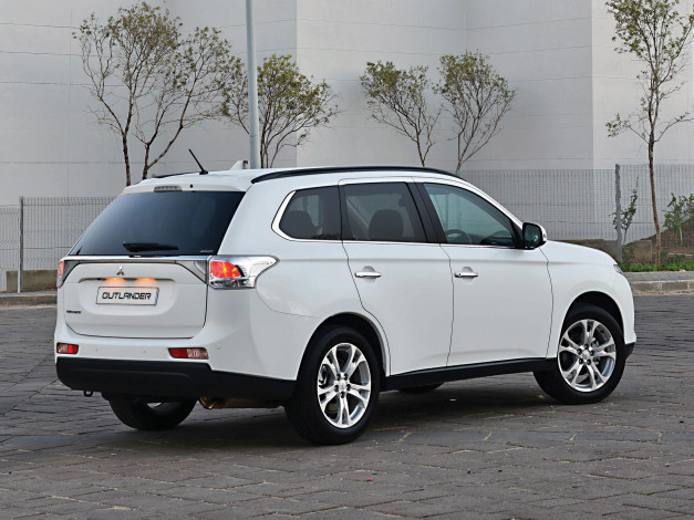 Обои картинки фото автомобили, mitsubishi, outlander, светлый, 2014, za-spec