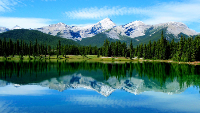 Обои картинки фото природа, реки, озера, отражение, деревья, озеро, горы