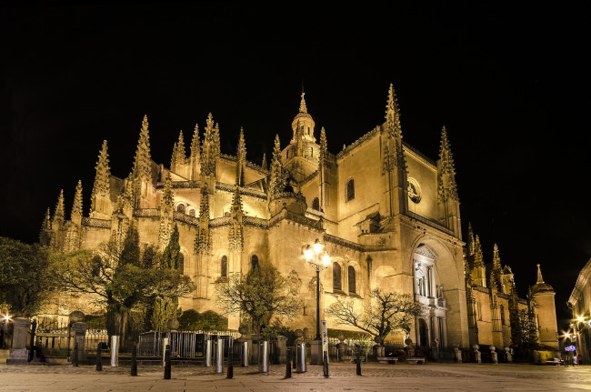 Обои картинки фото catedral de santa mar&, 237, города, - католические соборы,  костелы,  аббатства, собор, площадь, ночь