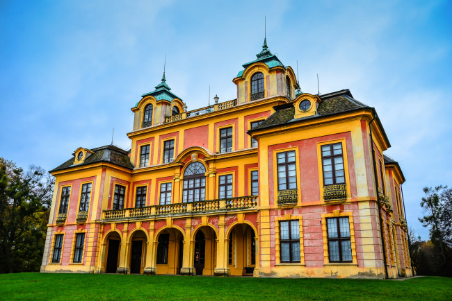 Обои картинки фото favorite hunting and summer palace at ludwigsburg palace - ludwigsburg germany, города, - дворцы,  замки,  крепости, дворец
