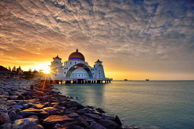 Обои картинки фото malacca straits mosque, города, - мечети,  медресе, зарево, мечеть, вода