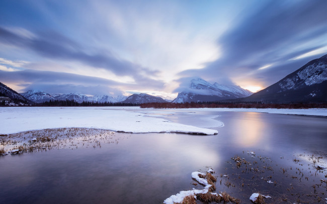 Обои картинки фото природа, пейзажи, lake, ice, mountain, vermilion, snow, cloud, sunset