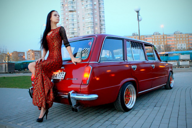 Обои картинки фото ваз- 2102, автомобили, -авто с девушками, ваз-, 2102, жигули, автомобиль, ретро, красный, девушка