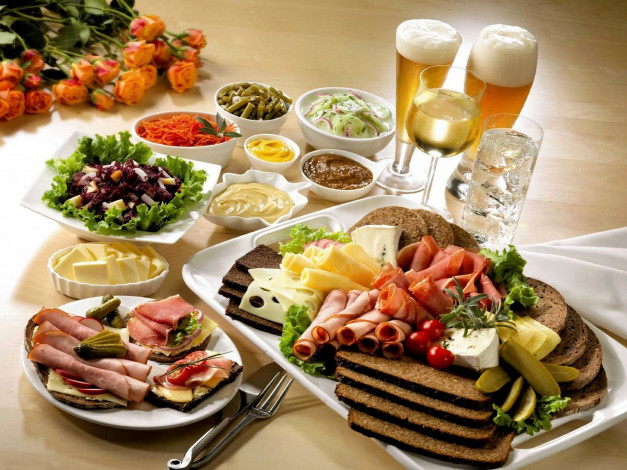Обои картинки фото еда, разное, пиво, салаты, хлеб, соус, сыр