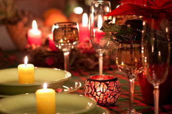 Картинка праздничные новогодние свечи фужеры сервировка