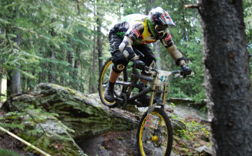 Картинка спорт велоспорт велокросс лес склон тайга