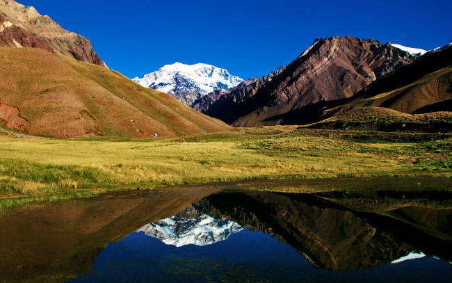 Обои картинки фото природа, горы, озеро, небо, трава, холмы, отражение