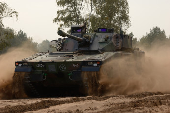 Картинка техника военная орудие пыль танк бронетехника