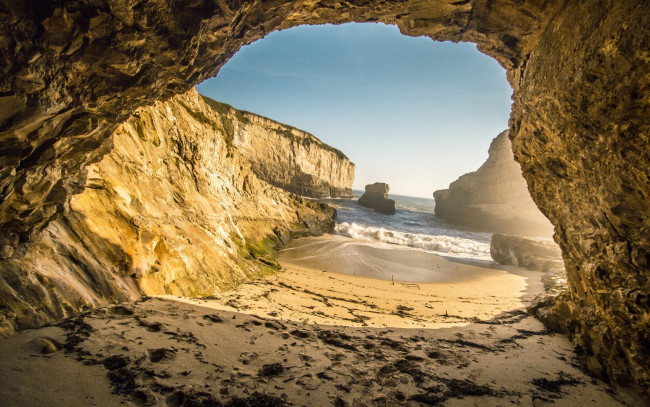 Обои картинки фото природа, побережье, арка, берег, пещера, скалы, море, песок