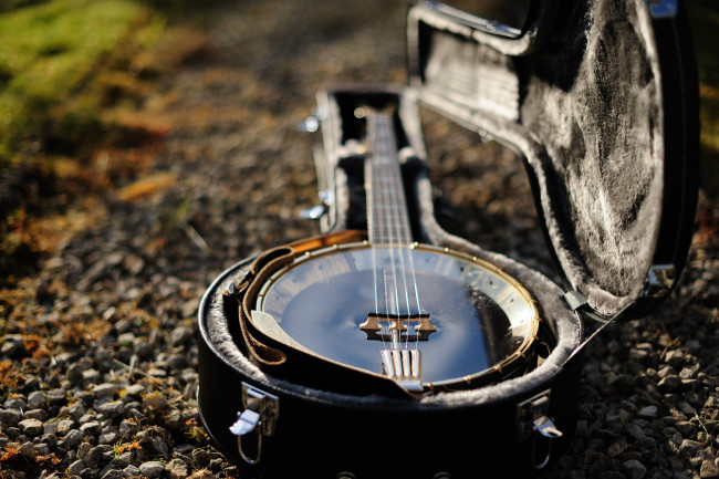 Обои картинки фото музыка, -музыкальные инструменты, футляр, банджо