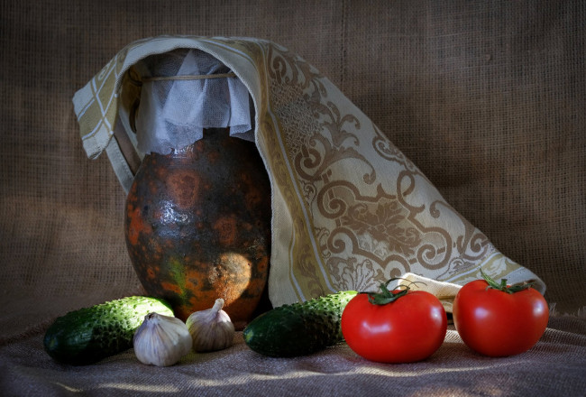 Обои картинки фото еда, овощи, натюрморт, помидоры, огурцы, томаты, чеснок