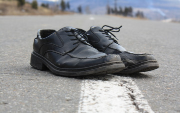 Картинка убитые разное одежда обувь текстиль экипировка старые туфли