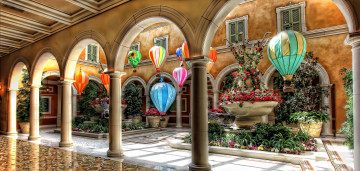 Картинка города другое клумбы колонны воздушные шары цветы дворик