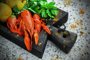 Картинка еда рыба +морепродукты +суши +роллы рак зелень доска