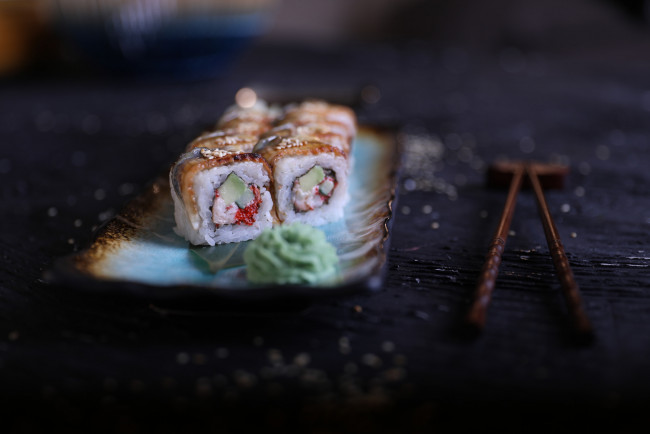 Обои картинки фото еда, рыба,  морепродукты,  суши,  роллы, роллы, рис, японская, кухня