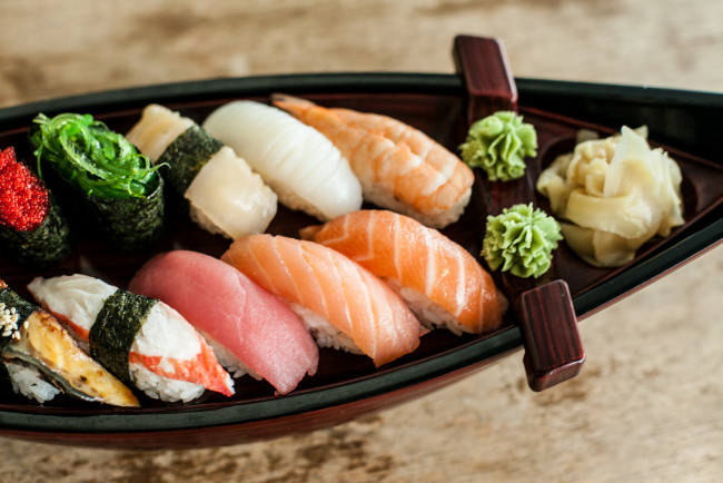 Обои картинки фото еда, рыба,  морепродукты,  суши,  роллы, японская, кухня, рис, рыллы