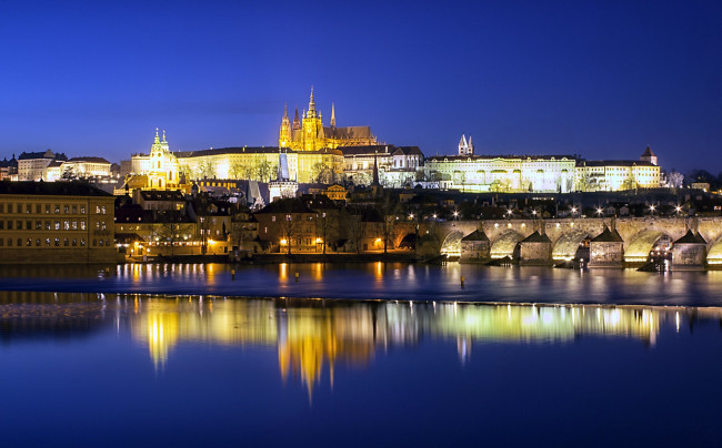 Обои картинки фото города, прага , Чехия, река, влтава, мост, вечер, огни