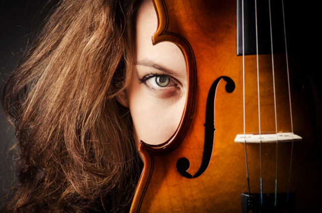 Обои картинки фото музыка, -другое, девушка, взгляд, лицо, скрипка