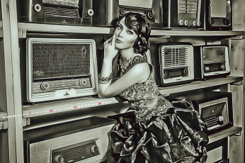Картинка календари компьютерный+дизайн 2019 calendar винтаж ретро женщина взгляд браслет девушка радио