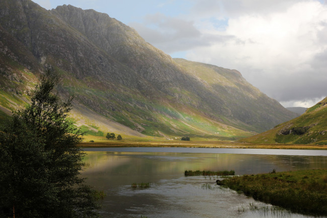 Обои картинки фото природа, реки, озера, река, горы, дерево, шотландия, river, coe, радуга