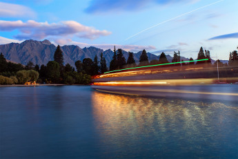 Картинка города -+пейзажи новая зеландия квинстаун вечер горы лодки свет выдержка вода