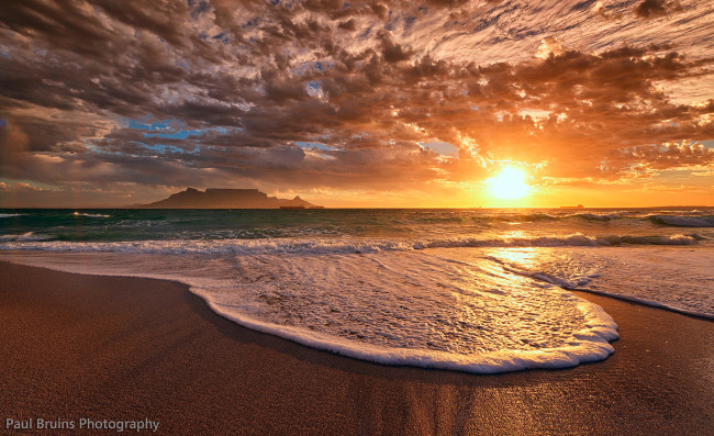 Обои картинки фото природа, восходы, закаты, облака, небо, пена, океан, пляж, солнце, вечер, закат