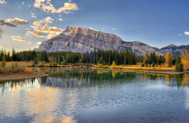 Обои картинки фото природа, реки, озера, rundle, гора, альберта, национальный, парк, банф, канада, осень, утро, мостик, отражения, озеро