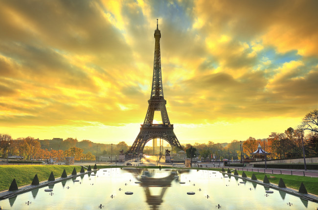 Обои картинки фото города, париж , франция, парк, город, деревья, осень, эйфелева, башня, париж