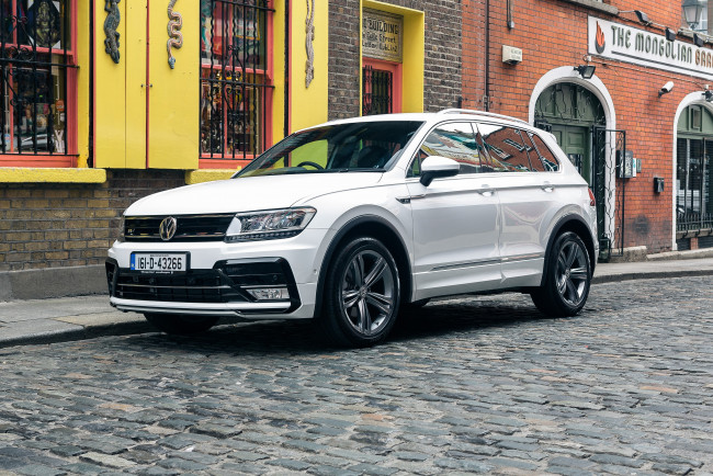 Обои картинки фото автомобили, volkswagen, r-line, tiguan, 2016г, uk-spec