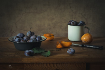 Картинка еда персики +сливы +абрикосы слива чашка миска нож листья натюрморт