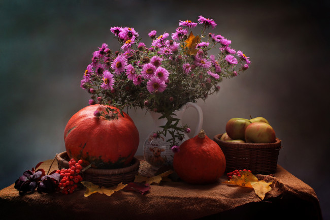 Обои картинки фото еда, натюрморт, осень, цветы, листья, октябрь, яблоки, тыква, хризантемы