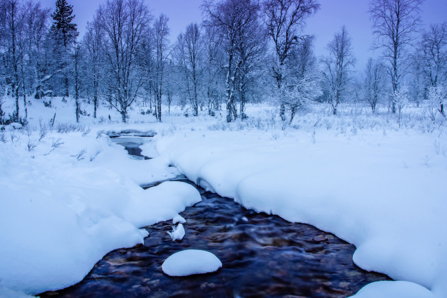 Обои картинки фото природа, зима, речка, сугробы, деревья, снег