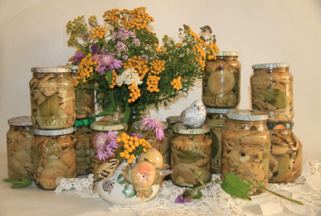 Обои картинки фото еда, консервация, грибы, цветы, букет, маринад, заготовки, грузди