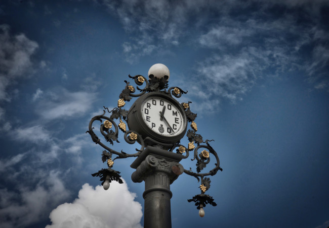 Обои картинки фото разное, Часы,  часовые механизмы, часы, небо