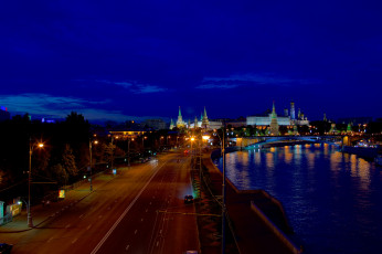 обоя города, москва, россия, hdr, небо, мост, река, ночь, освещение, автомобили, движение, магистраль, дорога